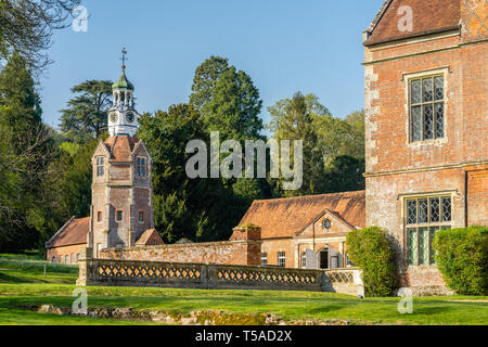 Breamore House, una casa signorile elisabettiana costruita nel 16 ° secolo situato nella campagna dell'Hampshire nella New Forest, Hampshire, Inghilterra, Regno Unito Foto Stock