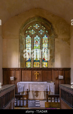 Interno del St Mary Lawrence chiesa, una chiesa medievale non più in uso regolare e accuditi dalla TDC in Stratford Tony, Wiltishire, REGNO UNITO Foto Stock