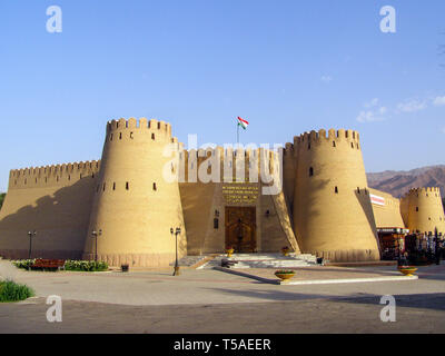 Khujand, Tagikistan 17 Agosto 2018 - Vista della antica fortezza e il Museo Storico, Asia Foto Stock