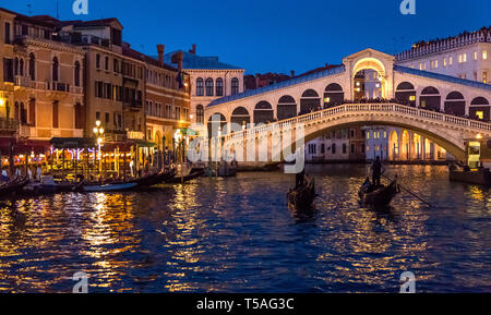 I canali di Venezia e gondols. Venezia, Italia. Foto Stock