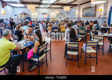 Famoso Pasteis de Belem pasticceria di Belem distretto di Lisbona, Portogallo Foto Stock