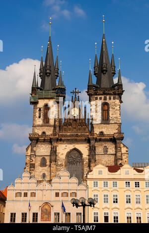 La chiesa di Nostra Signora di Tyn a Praga, Repubblica Ceca - Repubblica Ceca, architettura gotica, punto di riferimento della città risalente al XIV secolo. Foto Stock