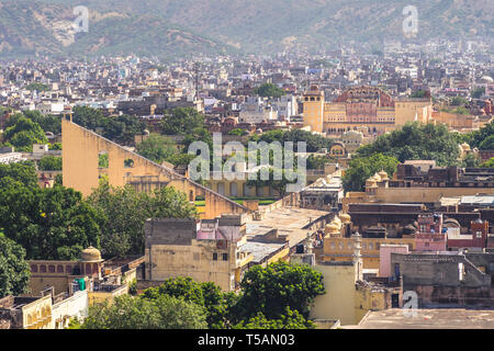 Vista aerea di Jaipur dalla torre della vittoria in India Foto Stock