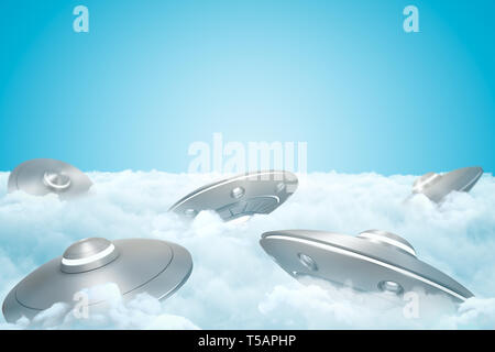 3D rendering di set di UFO su uno strato spesso di soffici nuvole con cielo blu sopra. Foto Stock