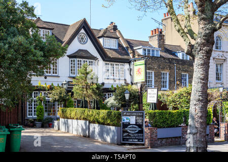 Il Red Lion & Sun public house e giardino della birra su North Road, Highgate, London, Regno Unito Foto Stock