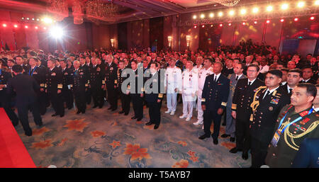 Pechino, Cina Shandong. 22 apr, 2019. La cerimonia di apertura della multinazionale naval eventi per commemorare il settantesimo anniversario della fondazione del popolo cinese della Esercito di Liberazione Marina è tenuto a Qingdao, Cina orientale della provincia di Shandong, 22 aprile 2019. Credito: Ju Zhenhua/Xinhua/Alamy Live News Foto Stock