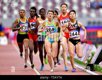 Doha in Qatar. 22 apr, 2019. Gli atleti competere durante la donna 800m Finale al ventitreesimo Asian Athletics Championships Al Khalifa International Stadium di Doha, capitale del Qatar, 22 aprile 2019. Credito: Nikku/Xinhua/Alamy Live News Foto Stock