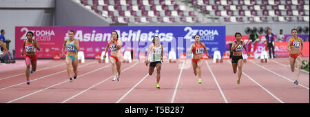 Doha in Qatar. 22 apr, 2019. Gli atleti competere nelle donne 100m finale durante il ventitreesimo Asian Athletics Championships Al Khalifa International Stadium di a Doha, capitale del Qatar, 22 aprile 2019. Credito: Wu Huiwo/Xinhua/Alamy Live News Foto Stock