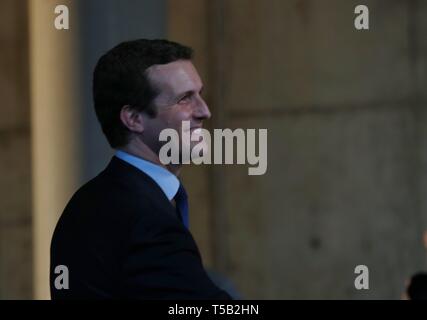 Madrid, Spagna; 22/04/2019. Dibattito elettorale dei quattro principali candidati per la presidenza della Spagna il prossimo 28 abril ((28A). Pablo Casado Partito Popolare (PP) arrivo alla televisione spagnola studios (RTVE) Foto: Juan Carlos Rojas/Picture Alliance | Utilizzo di tutto il mondo Foto Stock