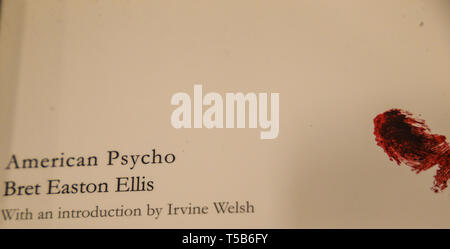 Londra, Regno Unito. 23 apr, 2019. Best seller di Bret Easton Ellis, famoso per il suo best seller American Psycho, minore di zero, dove e innumerevoli altre, firma di libri oggi a Waterston book store nel mercato Leadehall Credito: Paolo Quezada-Neiman/Alamy Live News Foto Stock