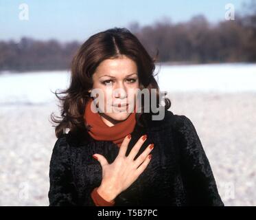 L'attrice Hannelore Elsner (archivio immagini dal novembre 1975) sta attualmente preparando per il suo prossimo grande ruolo. Dopo una relazione nella guida TV 'TV Spielfilm', sarà in grado di svolgere un ruolo di primo piano in un film su Ingrid van Bergen. Il dramma è prodotta dalla società di Monaco di Baviera intrattenimento HDTV a nome dell'NDR per la prima. Il 69-anno-vecchio attrice Ingrid van Bergen aveva colpito i titoli in 1977 per riprese il suo amante abituale fuori della gelosia. | Utilizzo di tutto il mondo Foto Stock