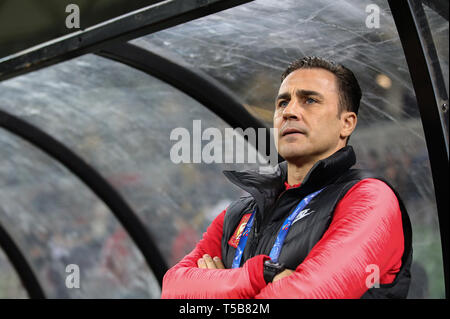 (190423) -- MELBOURNE, Aprile 23, 2019 (Xinhua) -- Head Coach di Guangzhou Evergrande FC, Fabio Cannavaro reagisce prima del 2019 AFC Champions League gruppo F match tra Guangzhou Evergrande FC e Melbourne vittoria a Melbourne Stadium rettangolare a Melbourne, Australia, 23 aprile 2019. (Xinhua/Bai Xuefei) Foto Stock