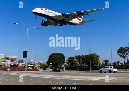 British Airways Airbus A380-800 arriva in aeroporto di Los Angeles. Foto Stock