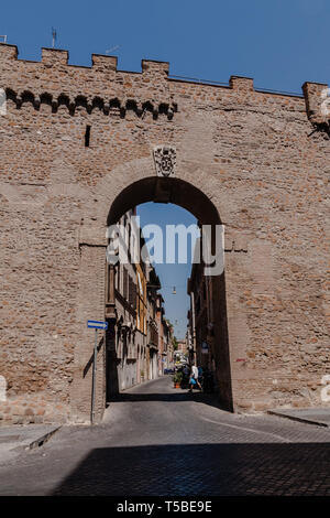 La porta nella parete in Via dei Corridori, Roma Foto Stock