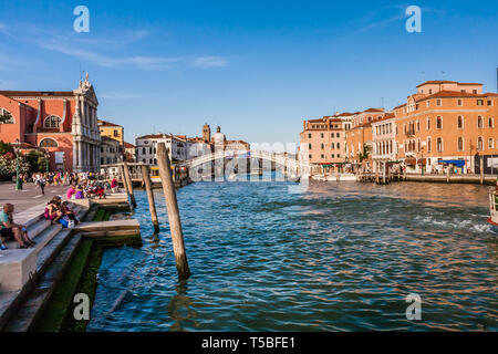 Il Canal Grande vicino a Venezia Santa Lucia, la stazione centrale di Venezia Foto Stock