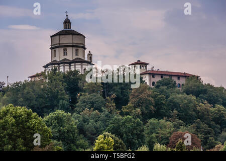 La Chiesa di Santa Maria al Monte dei Cappuccini è un tardo-rinascimentale chiesa di stile su di una collina che si affaccia sul Fiume Po Foto Stock