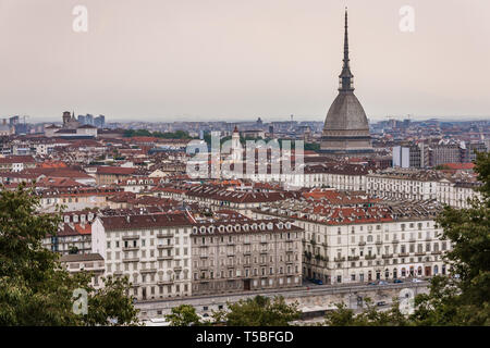 Una veduta aerea di Torino con la Mole Antonelliana Foto Stock