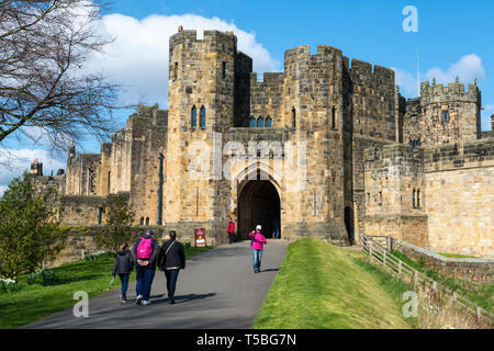 Portale di ingresso a Alnwick Castle in Northumberland, England, Regno Unito Foto Stock