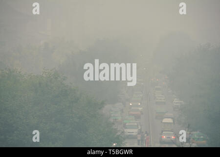 Il traffico e lo smog in Xi'an Central Business District