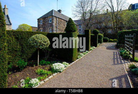 Vista di Dunbar vicino Giardino Canongate off in Edinburgh Old Town, Scotland, Regno Unito Foto Stock