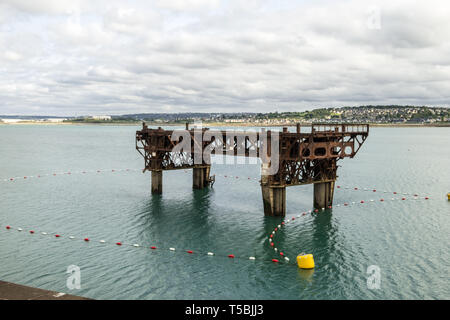 Cherbourg-Octeville, Francia - 27 agosto 2018: le fortificazioni del porto nel porto di Cherbourg. La Normandia, Francia Foto Stock