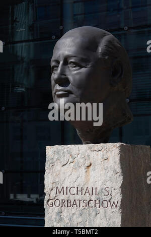 Un monumento i padri della riunificazione, ex cancelliere Helmut Kohl, ex U.S. Il presidente George Bush, Russia dell ex Presidente Mikhail Gorbachev Foto Stock