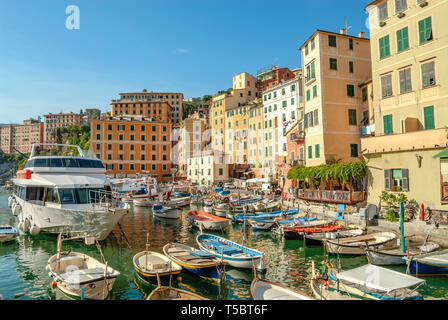 Lungomare di Camogli in Liguria, Nord Ovest Italia Foto Stock