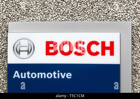 Skejby, Danimarca - 10 Maggio 2018: Bosch Automotive logo su una parete. Bosch Car Service garages forniscono la manutenzione del veicolo, riparazioni e diagnosi Foto Stock