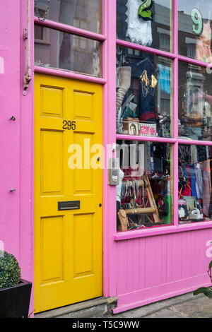 Vintage di seconda mano negozio di abbigliamento. 295 Portobello Road. A Notting Hill, Londra Foto Stock
