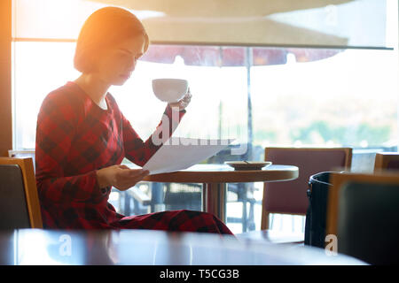 Young lady in cafe Foto Stock