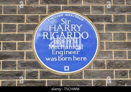 Londra, Inghilterra, Regno Unito. Blu Commemorative Plaque: Sir Harry Ricardo 1885-1974 Ingegnere meccanico è nato qui - 13 Bedford Square (2005) Foto Stock