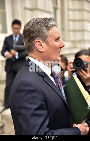 Ufficio di gabinetto, Whitehall, Londra, Regno Unito. 23 apr, 2019. Sir Keir Starmer arrivando per parla di Brexit. Credito: Matteo Chattle/Alamy Live News Foto Stock