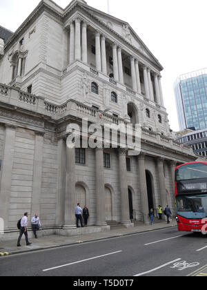Londra, UK, 24 aprile 2019. Il governo ha avviato il processo di assunzione per un nuovo governatore della Banca d'Inghilterra. L'attuale governatore Mark Carney farà un passo verso il basso il 31 gennaio 2020 dopo più di sei anni nel post. Foto Stock