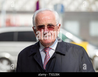 Hannover, Germania. 24 apr, 2019. Peter Hartz, ex manager tedesco, arriva ad un ricevimento della città di Hannover per il settantacinquesimo compleanno dell'ex Cancelliere Schröder in New Town Hall. Credito: Christophe Gateau/dpa/Alamy Live News Foto Stock