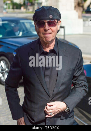 Hannover, Germania. 24 apr, 2019. Klaus Meine, cantante della band scorpioni, arriva ad un ricevimento della città di Hannover per il settantacinquesimo compleanno dell'ex cancelliere Schröder in New Town Hall. Credito: Christophe Gateau/dpa/Alamy Live News Foto Stock