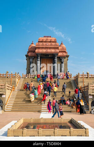Vista verticale del Vivekananda Rock memorial in Kanyakumari, India. Foto Stock