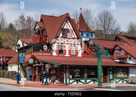 Helen, la Georgia è una città modellata su un bavarese design alpino motivo che ne ha fatto un luogo di attrazione turistica. Foto Stock