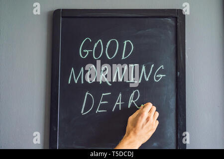 Buongiorno caro - iscrizione in gesso su una lavagna Foto Stock