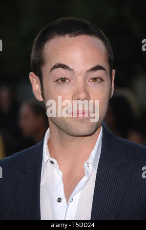 LOS ANGELES, CA. 25 agosto 2006: Attore JOHN HENSLEY a stagione quattro premiere screening per la sua serie TV "/Nip tuck' al Paramount Studios di Hollywood,.. © 2006 Paul Smith / Featureflash Foto Stock