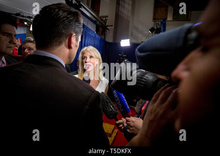 Immagini dalla camera di spin dopo il dibattito presidenziale di San Louis tra Trump e Hillary Clinton. Foto Stock