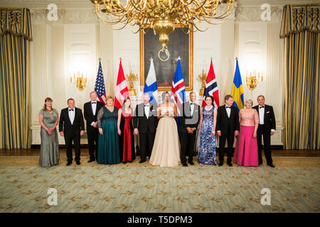Il Nordic Capi di Stato partecipa a una cena alla Casa Bianca, ospitato dal presidente degli Stati Uniti Barack Obama e la First Lady Michelle Obama Foto Stock