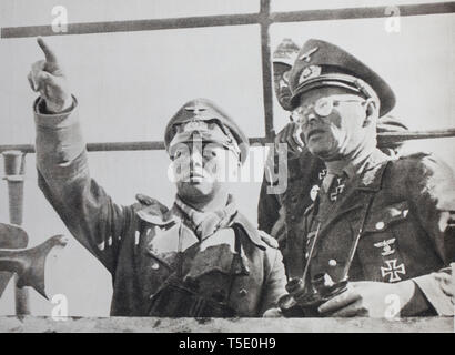 Feldmaresciallo Rommel, comandante in capo delle forze dell Asse in Africa. Insieme con il generale von Bismarck ha ispezionato le posizioni delle sue truppe. Foto Stock
