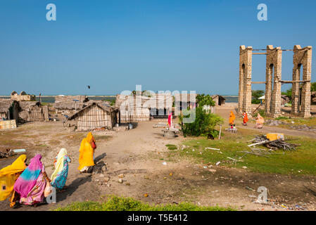 Vista orizzontale della stazione ferroviaria rovine a Dhanushkodi, India. Foto Stock