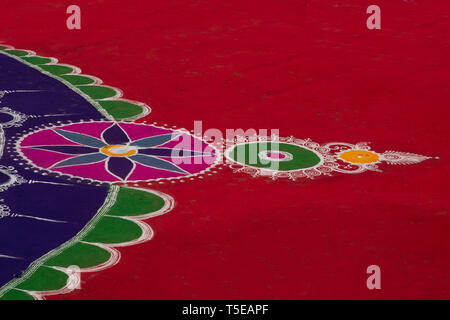 Enorme Rangoli per celebrare Gudi Padva Festival, Thane Maharashtra, India, Asia Foto Stock