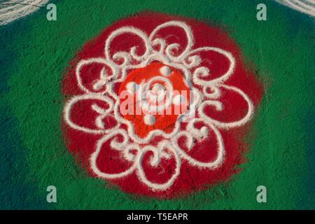 Enorme Rangoli per celebrare Gudi Padva Festival, Thane Maharashtra, India, Asia Foto Stock