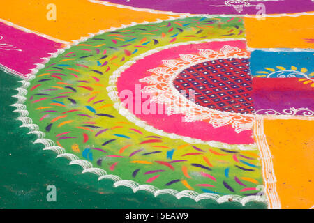 Enorme Rangoli per celebrare Gudi Padva Festival, Thane Maharashtra, India, Asia Foto Stock