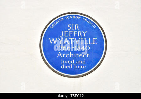 Londra, Inghilterra, Regno Unito. Blu Commemorative Plaque: Sir Jeffry Wyatville 1766-1840 architetto qui visse e morì - 39 Brook Street, Mayfair, Westminster, Foto Stock