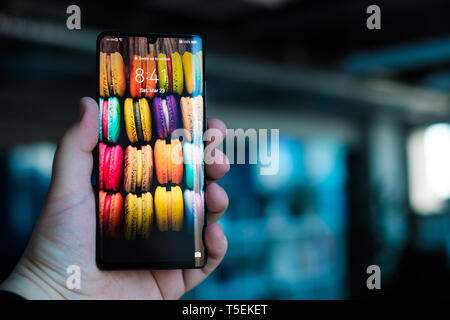 RIGA, marzo 2019 -ha recentemente lanciato Huawei P30 Pro smartphone con tripple Leica fotocamera viene visualizzato per scopi editoriali Foto Stock
