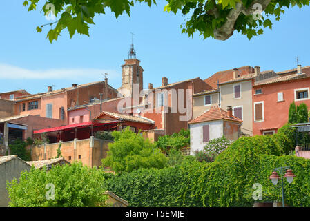 Villaggio di Roussillon, un comune nel dipartimento di Vaucluse nella regione Provenza-Alpi-Costa azzurra nel sud della Francia Foto Stock