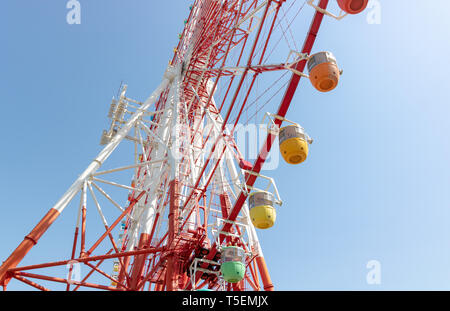 Tokyo famosa ruota panoramica Ferris @ Odaiba vale la pena fare un giro è avete 15 minuti di ricambio per ottenere grandi vedute panoramiche di Odaiba & Tokyo Bay. Foto Stock